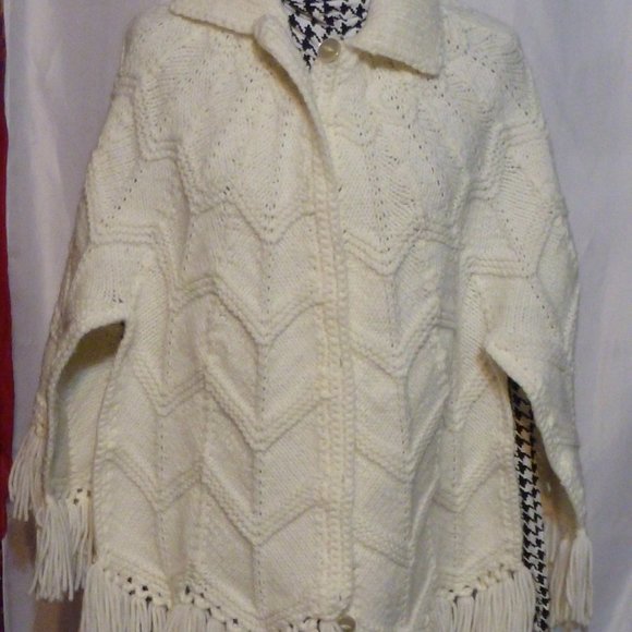 Hand knitted button -up poncho w/ fringes - Picture 1 of 7